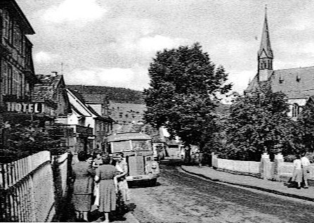 Bus vor unserem Hotel in Schmitten Mitte des 20. Jahrhunderts