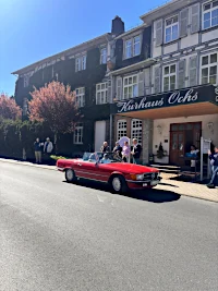 roter Mercedes Cabriolet Oldtimer beim Start zur Ochsentour No. 9